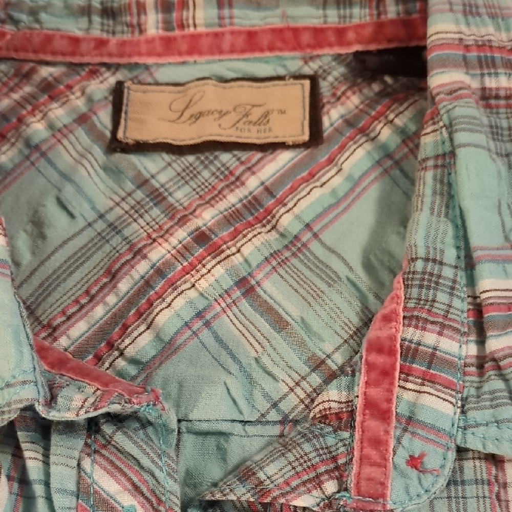 Sleeveless Plaid Button-Up Shirt - Picture 2 of 4